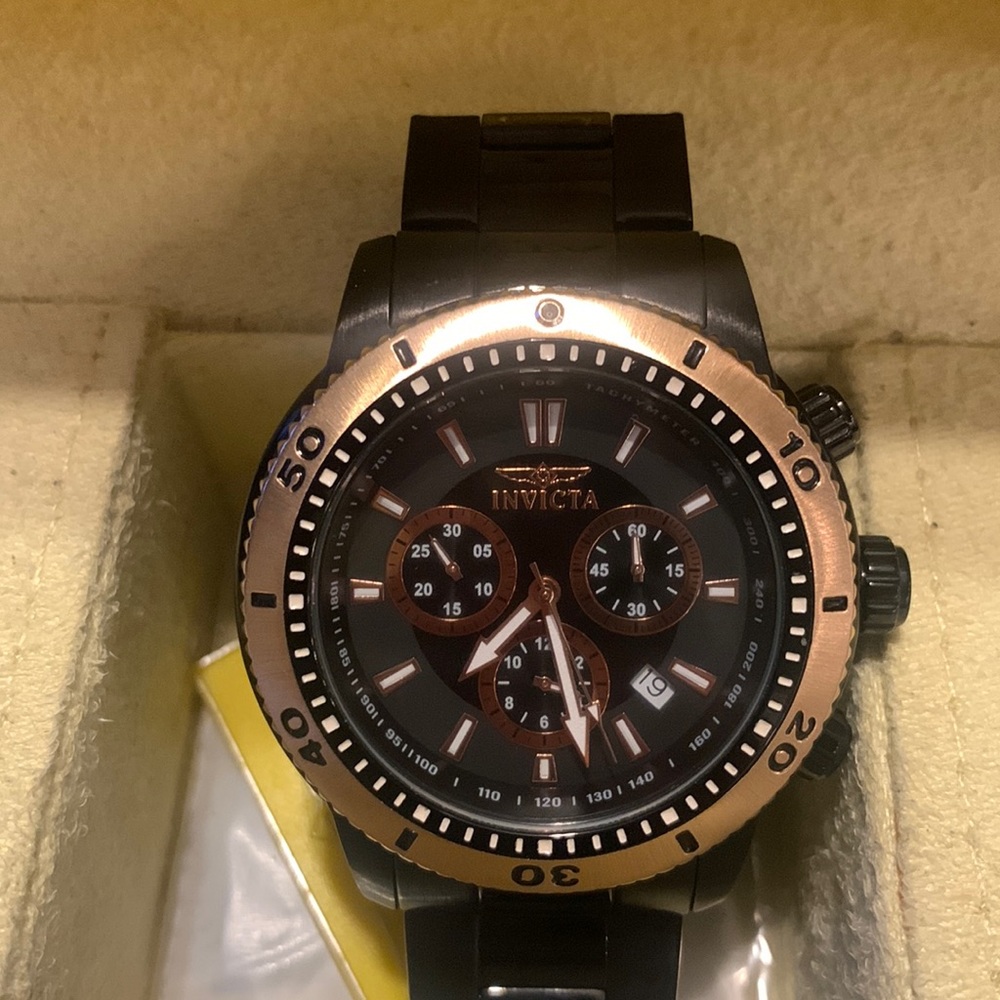 INVICTA SPECIALTY MENS CHRONOGRAPH WATCH.PAPERWORK & BOX INCLUDED.